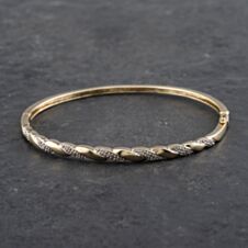 Pre-Owned 9ct Yellow Gold Diamond Set Medium Hinged Bangle 41211302