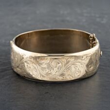 Pre-Owned 9ct Yellow Gold Wide Engraved Standard Hinged Bangle 41211343