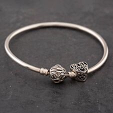 Pre-Owned Pandora Silver Best Mom Heart Bead & 21cm Plain Bangle 41221191