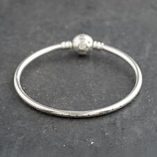 Pre-Owned Pandora Silver Cubic Zirconia Pandora Small Charm Bangle 41221399
