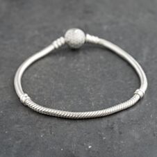Pre-Owned Pandora Silver Cubic Zirconia Pandora Moments Sparkling Pave Heart 6.5 Inch Charm Bracelet 41221400