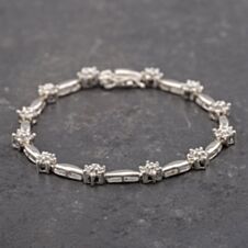 Pre-Owned 9ct White Gold Diamond Cluster 7 Inch Bracelet 41281343