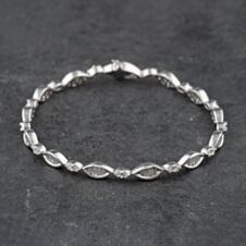 Pre-Owned 18ct White Gold 1.53ct Diamond Baguette & Brilliant Cut 7 Inch Tennis Bracelet 41281437