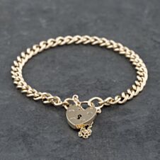 Pre-Owned 9ct Yellow Gold Padlock & Safety Chain 7 Inch Curb Chain Bracelet 41281558