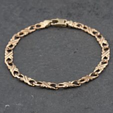 Pre-Owned 9ct Yellow Gold Crossover 7.5 Inch Curb Chain Bracelet 41281600