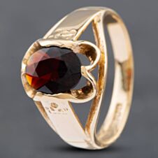 Pre-Owned Vintage 9ct Yellow Gold Garnet Single Stone Signet Ring 41341317