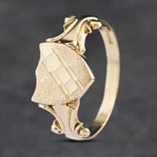 Pre-Owned 9ct Yellow Gold Shield Signet Ring 41341840