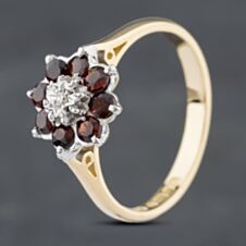 Pre-Owned Vintage 18ct Yellow Gold Garnet & Brilliant Cut Diamond Cluster Ring 41382346