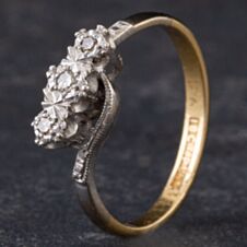 Pre-Owned Vintage Yellow Gold Diamond Crossover Three Stone Ring 4138845