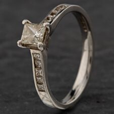 Pre-Owned Platinum 0.40ct Princess Cut Diamond Solitaire & Diamond Set Shoulders Ring 4148147
