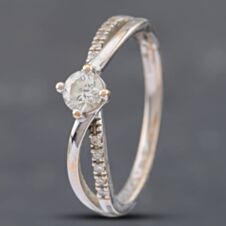 Pre-Owned 9ct White Gold Brilliant Cut Diamond Crossover Shoulders Solitaire Ring 41481585