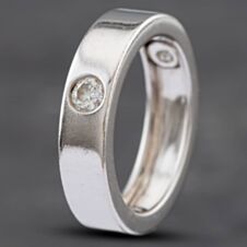 Pre-Owned 18ct White Gold Diamond Three Stone 5mm Wedding Ring 41871257