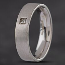Pre-Owned 9ct White Gold Princess Cut Diamond Court 5mm Wedding Ring 4187808