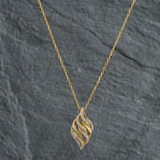 Pre-Owned 9ct Yellow Gold 0.20ct Diamond Pendant & 18 Inch Prince Of Wales Chain 4314165