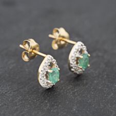 Pre-Owned 9ct Yellow Gold 0.26ct Emerald & Diamond Teardrop Cluster 8mm Stud Earrings 43171316