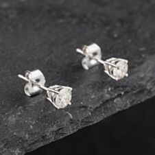 Pre-Owned 18ct White Gold 0.50ct Brilliant Cut Diamond Stud Earrings 43171345