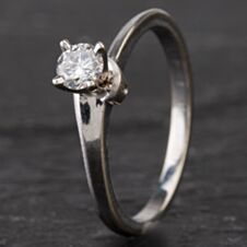 Pre-Owned 9ct White Gold Diamond Single Stone Ring 4328621