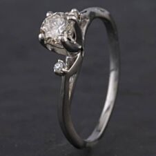 Pre-Owned 9ct White Gold 0.32ct Brilliant Cut Diamond Diamond Set Shoulders Solitaire Ring 4328624