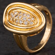 Pre-Owned 14ct Yellow Gold Diamond Oval Cluster Ring 4328709