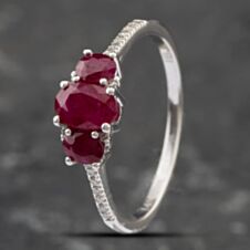 Pre-Owned 14ct White Gold Oval Cut Ruby & Diamond Set Shoulders Three Stone Ring 43351028