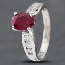 Pre-Owned 14ct White Gold Oval Cut Ruby & Brilliant Cut Diamond Set Shoulders Dress Ring 43351029