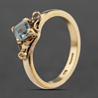 Pre-Owned Vintage 9ct Yellow Gold Aquamarine Set Dress Ring 41104325