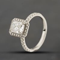 Pre-Owned Platinum 2.00ct Lab Grown & Brilliant Cut Diamond Oblong Halo Cluster Ring 41104397
