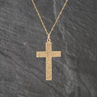 Pre-Owned 9ct Yellow Gold Bark Texture Cross Pendant & 18 Inch Curb Chain 41143114