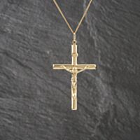 Pre-Owned 9ct Yellow Gold Crucifix Cross Pendant & 16 Inch Curb Chain 41143116