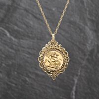 Pre-Owned 9ct Yellow Gold Queen Elizabeth II 1978 Full Sovereign Coin Keeper Pendant & 18 Inch Prince Of Wales Chain 41143551BND