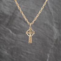 Pre-Owned 9ct Yellow Gold Celtic Cross Pendant & 22 Inch Prince Of Wales Chain 41143656