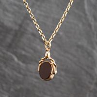 Pre-Owned Vintage 9ct Yellow Gold Carnelian & Bloodstone Oval Swivel Pendant & 22 Inch Belcher Chain 41143678