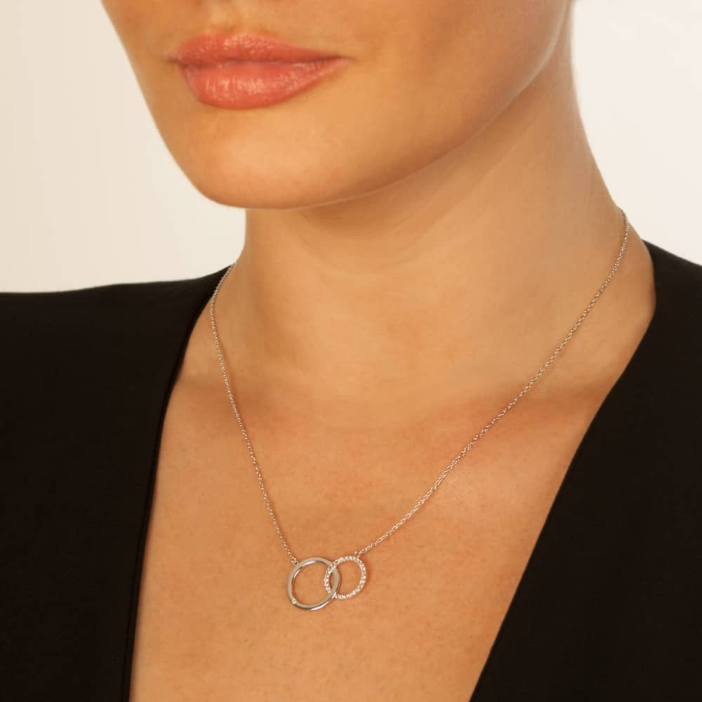 Hot Diamonds Striking Circle Necklace DN127