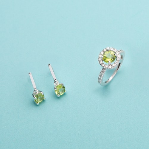 Birthstone_of_August_Peridot