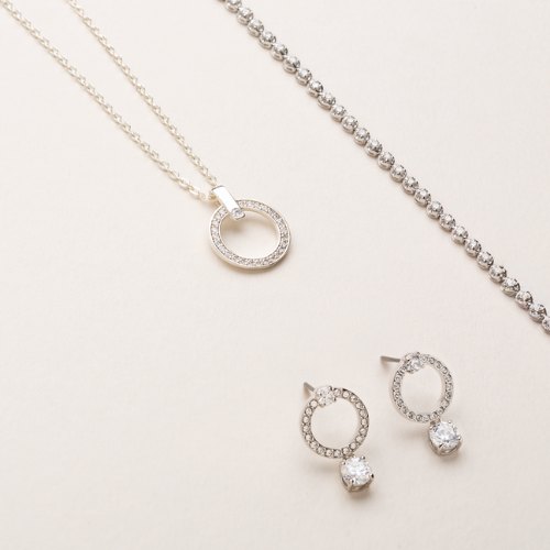 Bridesmaid_Jewellery_Ideas_They_Will_Actually_Wear_Again