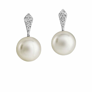 Pearl Earring Must Haves